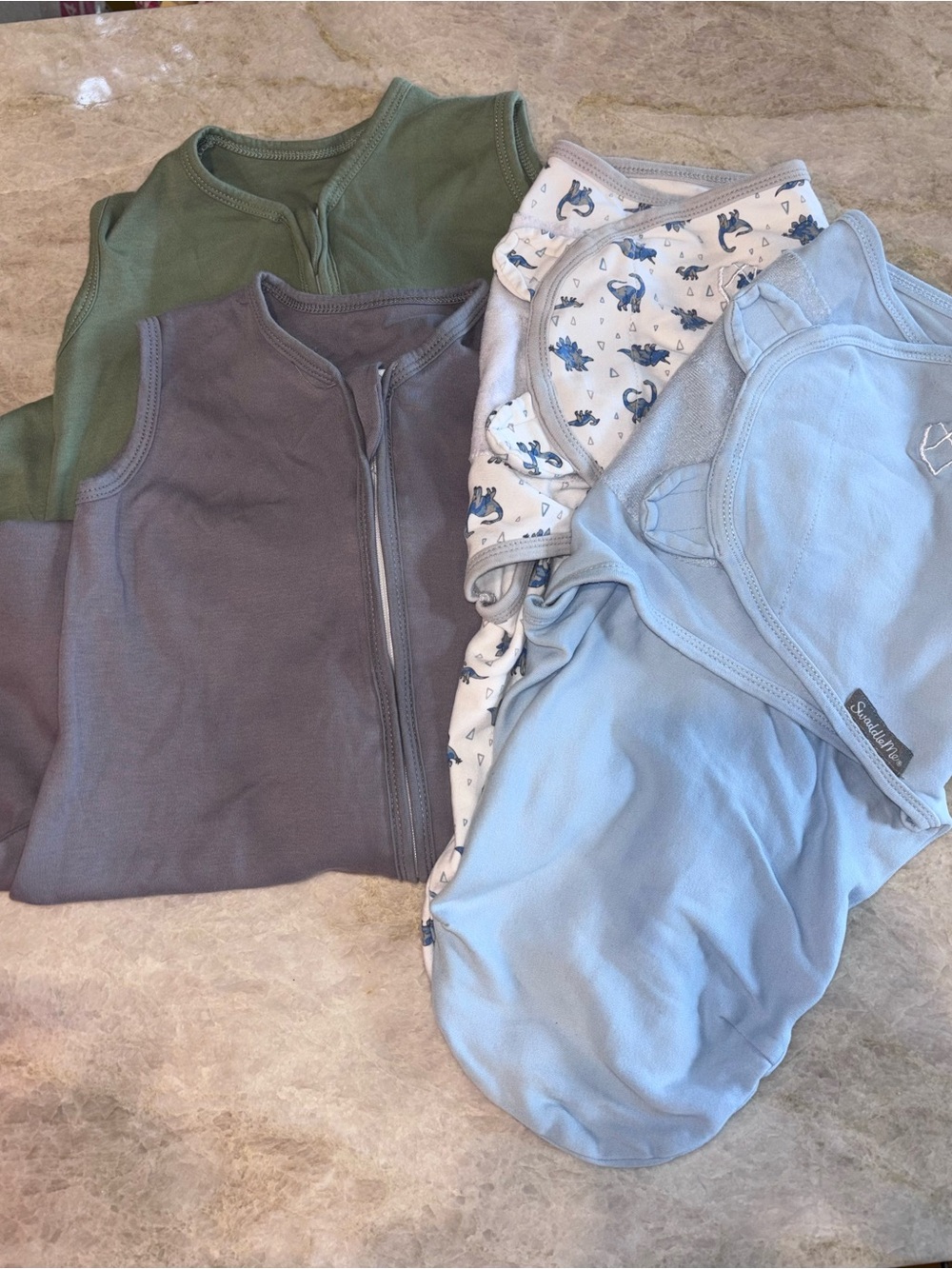 2 swaddle me swaddlers & 2 Yoofoss sleep bags lot of 4 pieces